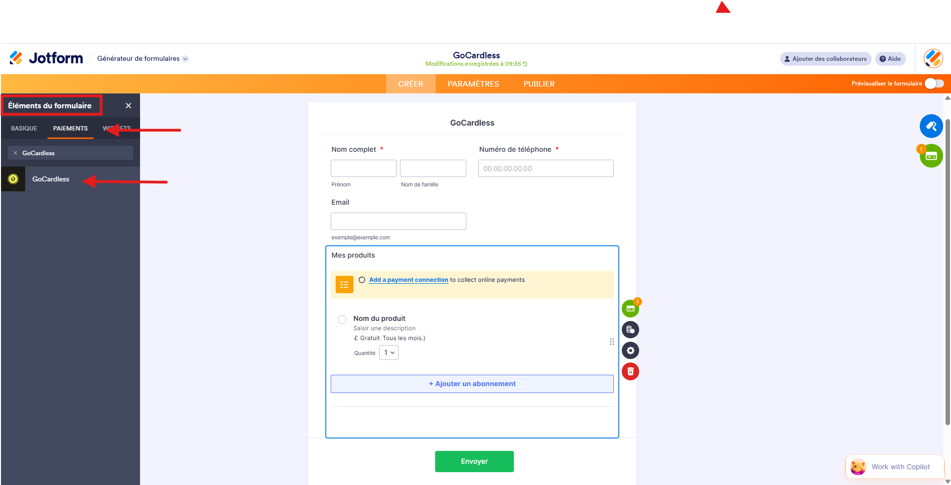 Capture d'écran d'un formulaire dans le Générateur de formulaires Jotform avec un encadré autour de Éléments de formulaire dans le volet à gauche, une flèche vers Paiements et une autre vers GoCardless