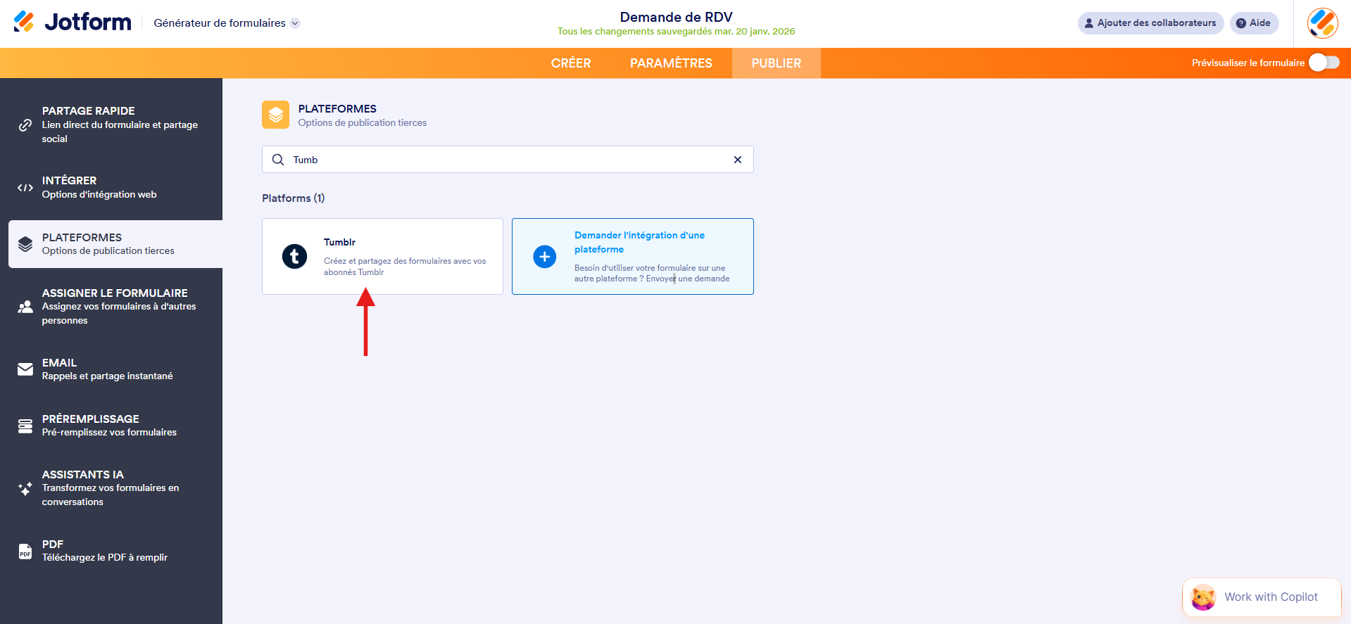 Capture d'écran de la page Plateformes dans le Générateur de formulaires Jotform avec une flèche vers Tumblr