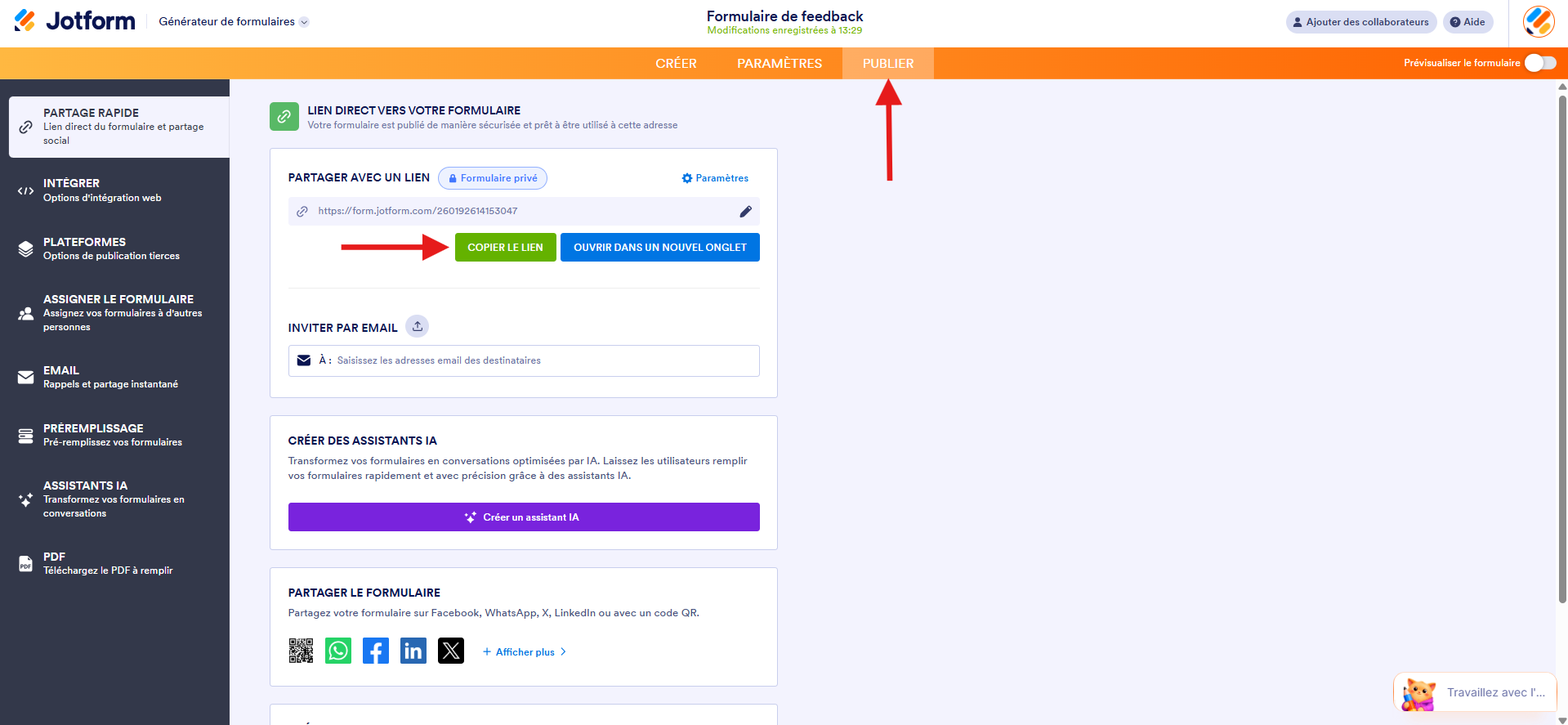 Capture d'écran de l'interface du Générateur de formulaires avec une flèche vers Publier et une autre vers Copier le lien