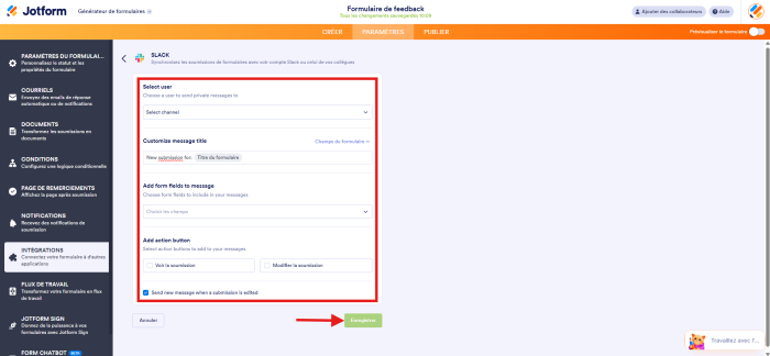 Capture d'écran de la page de l'intégration Slack dans le Générateur de formulaires avec un encadré autour des options à configurer et une flèche vers le bouton Enregistrer pour envoyer des messages directs