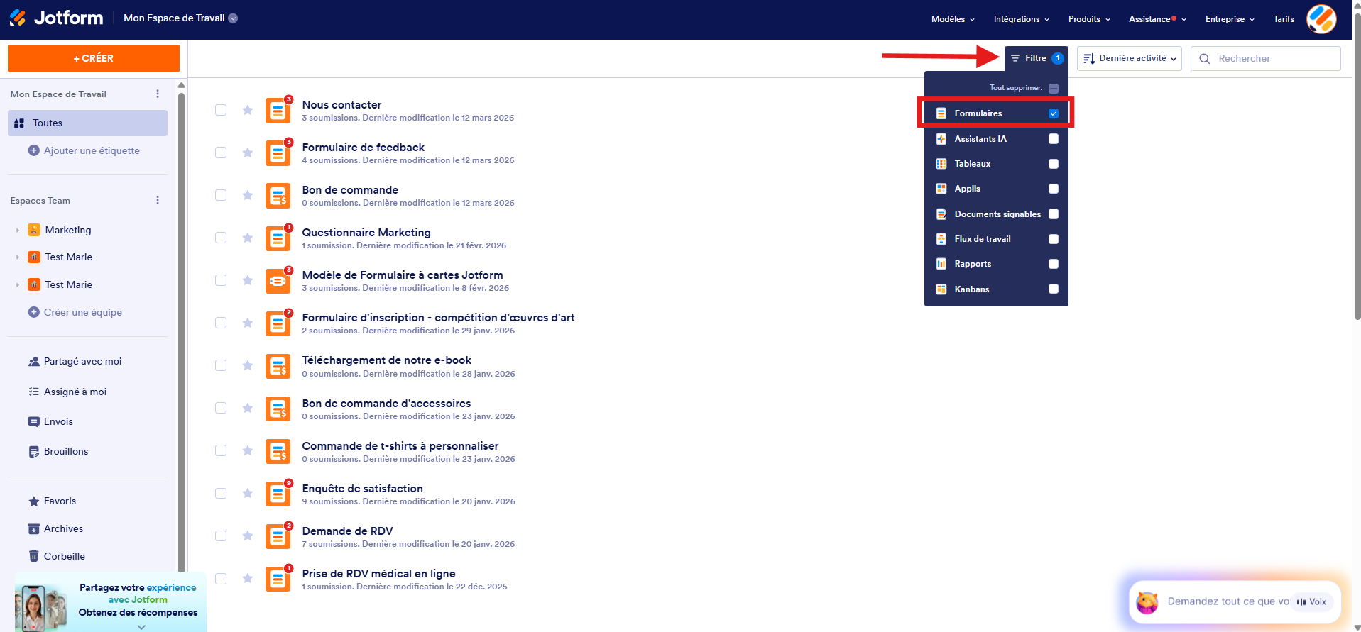 Capture d'écran de la page Mon Espace de Travail dans le Générateur de formulaires Jotform, avec une flèche vers Filtre et un encadré autour de Formulaires qui est coché