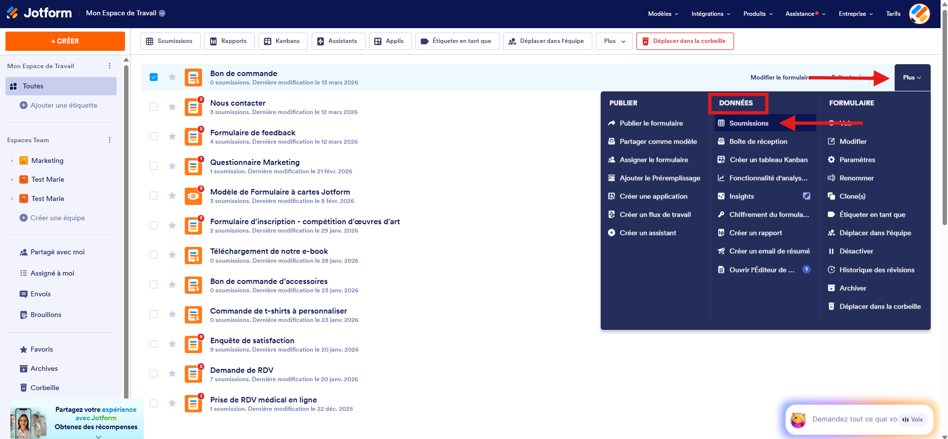 Capture d'écran de la page Mon Espace de Travail dans le Générateur de formulaires Jotform, avec un formulaire sélectionné, une flèche vers Plus, un encadré autour de Données et une flèche vers Soumissions