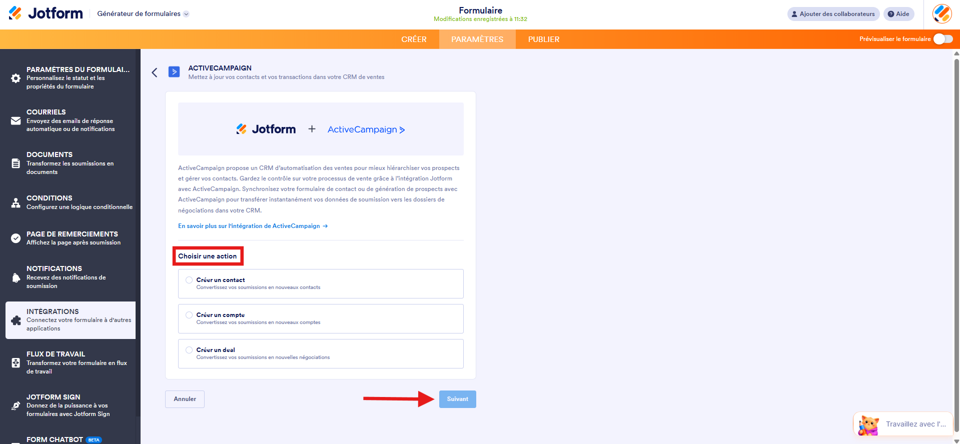 Capture d'écran de la page ActiveCampaign dans le Générateur de formulaires Jotform avec un encadré autour de Choisir une action et une flèche vers le bouton Suivant