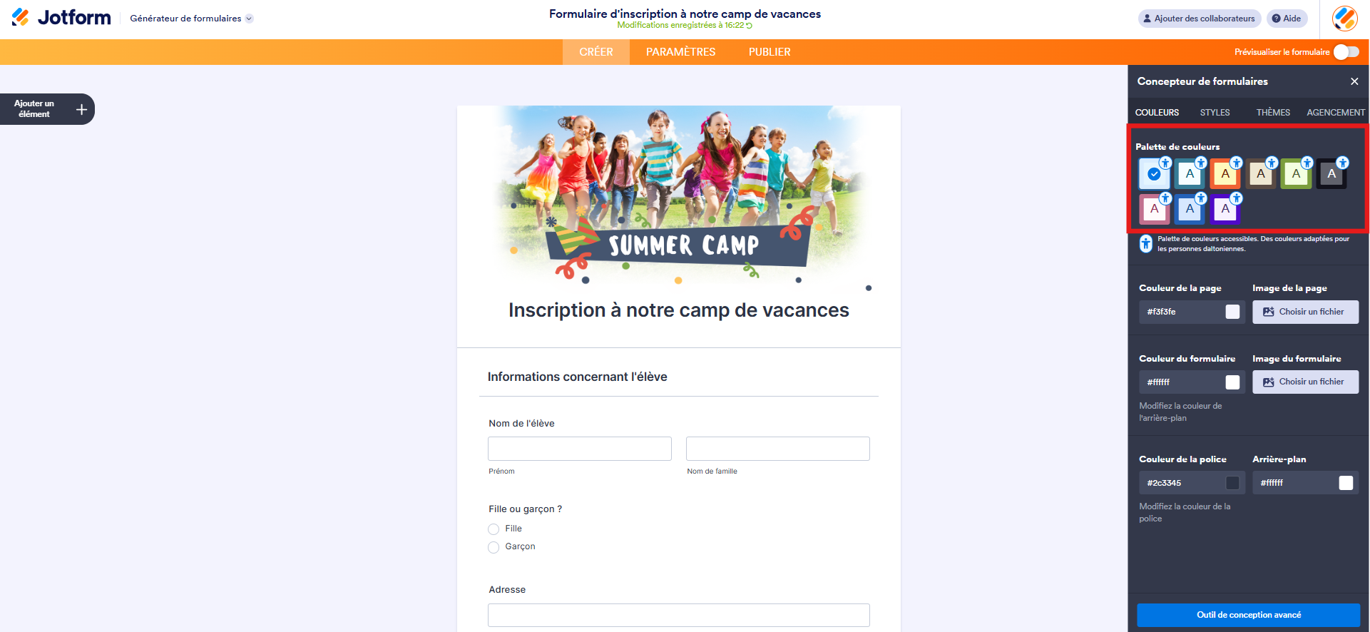 Capture d'écran d'un Formulaire classique dans le Générateur de formulaires Jotform avec un encadré autour des schémas de couleurs accessibles