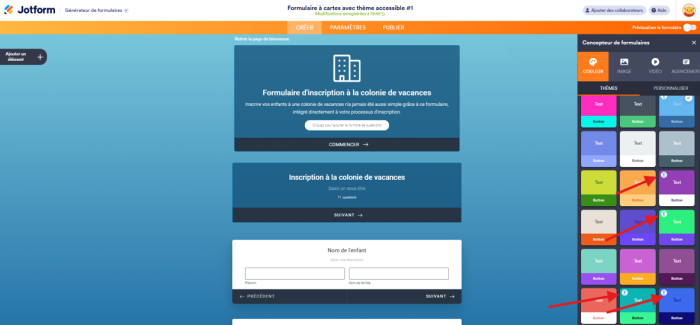 Capture d'écran d'un Formulaire à cartes dans le Générateur de formulaires Jotform avec des flèches vers les thèmes compatibles avec l'accessibilité