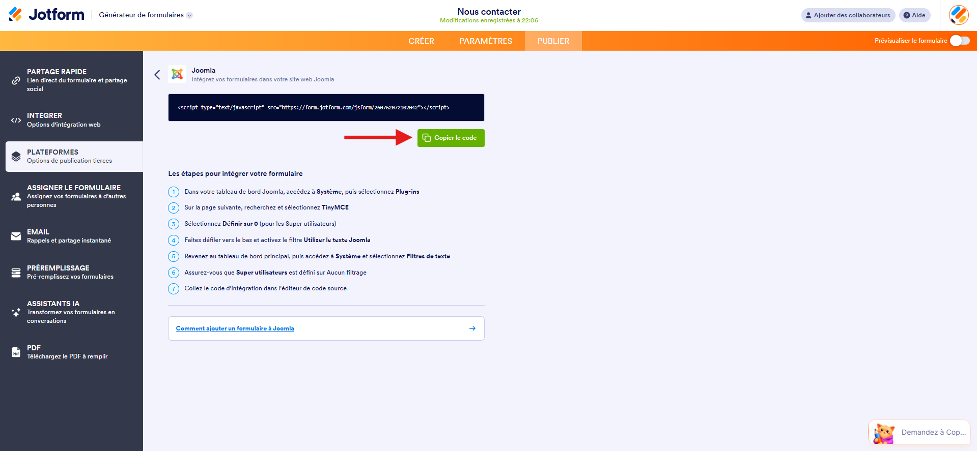 Capture de l'écran Joomla dans le Générateur de formulaires Jotform avec une flèche vers le bouton Copier le code