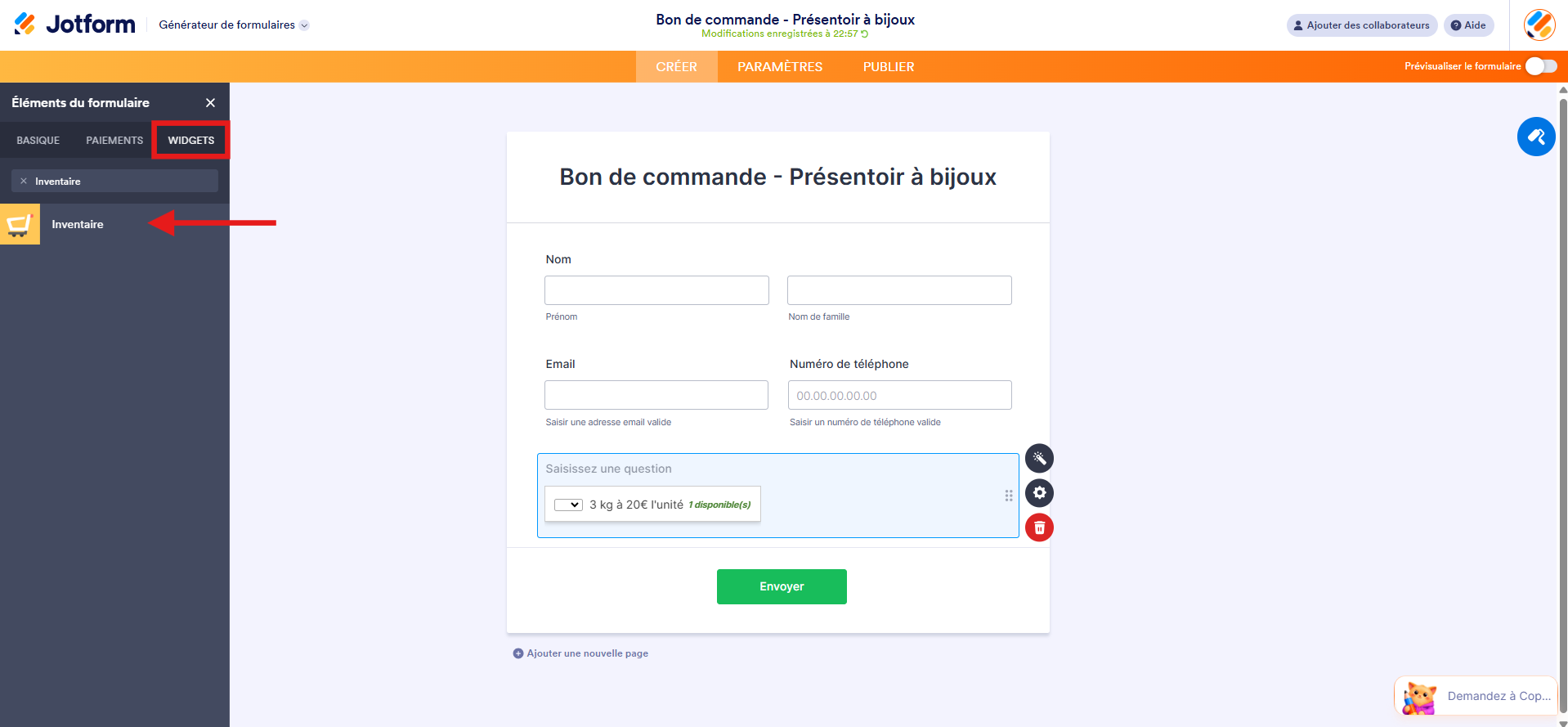 Capture d'écran d'un bon de commande dans le Générateur de formulaires Jotform avec un encadré autour de Widget, une flèche vers Inventaire et le widget Inventaire ajouté dans le bon de commande