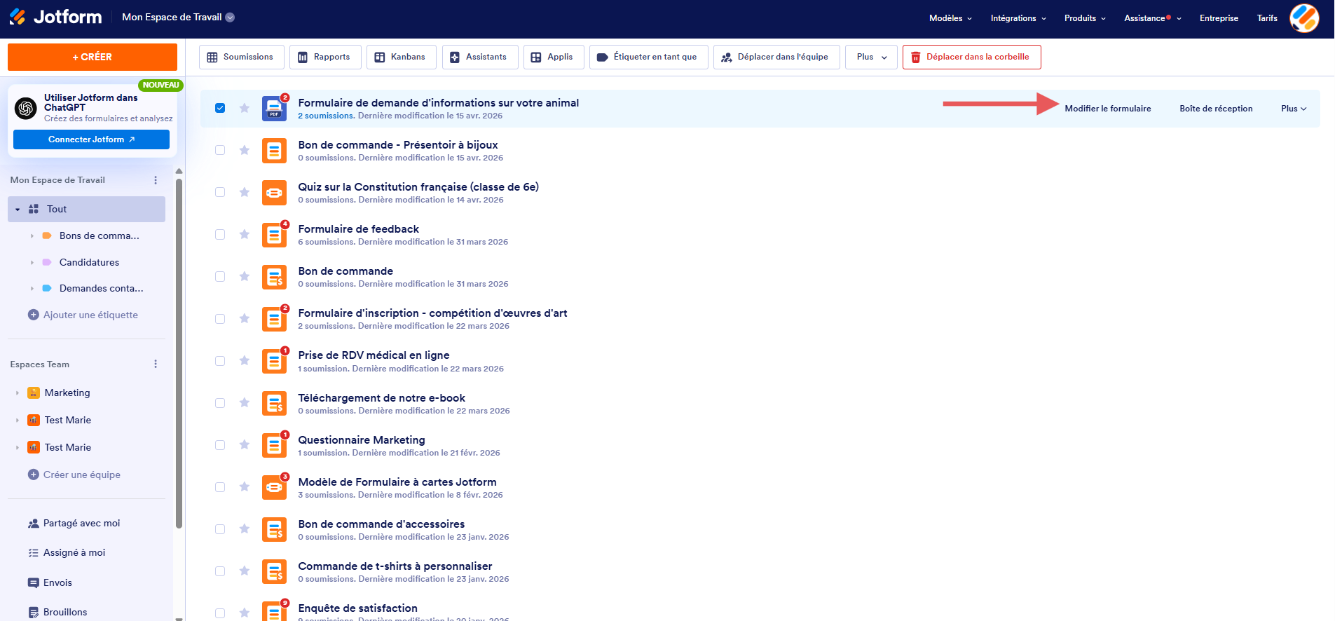 Capture d'écran de l'interface Mon Espace de Travail Jotform avec un formulaire PDF interactif sélectionné et une flèche vers le bouton Modifier le formulaire
