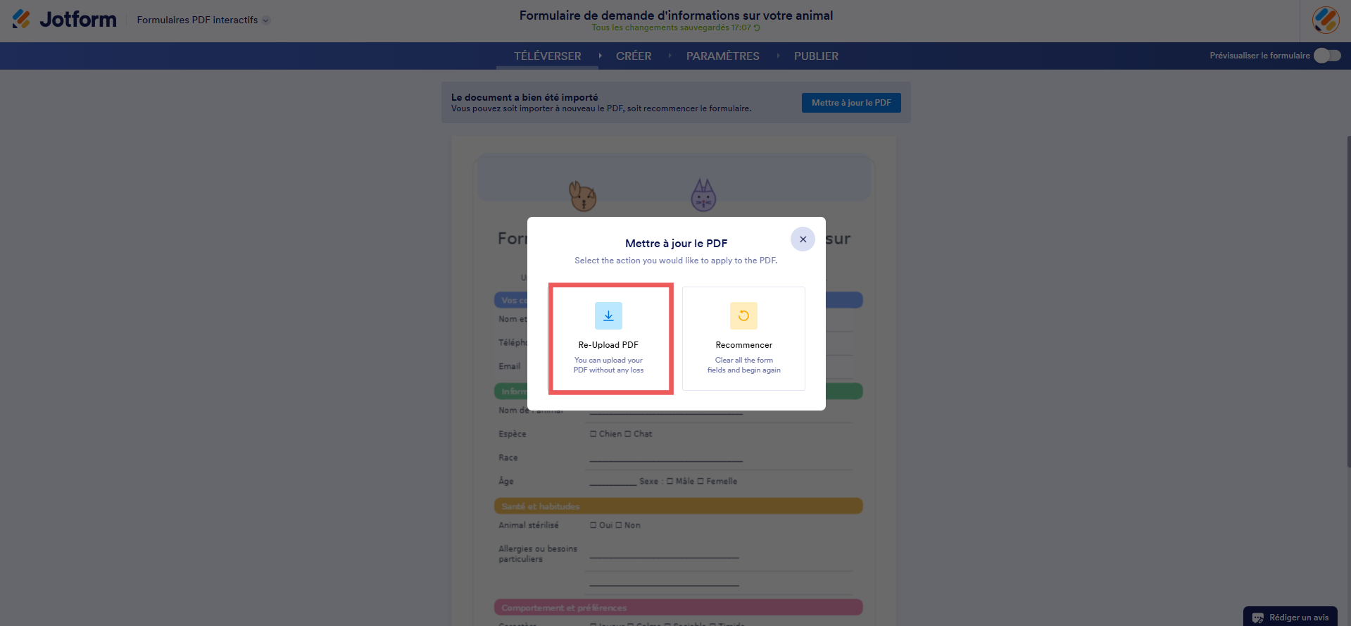 Capture d'écran de l'interface du générateur de formulaires PDF interactifs Jotform avec un encadré autour de l'option de réimportation du PDF dans la fenêtre Mettre à jour le PDF