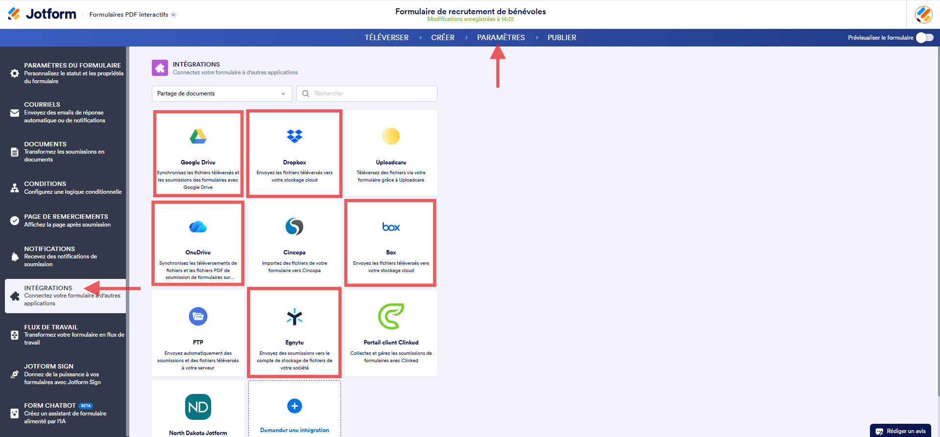Capture d'écran de la page Intégrations dans le Générateur de formulaires PDF interactifs Jotform avec différents services cloud de partage de documents encadrés en rouge