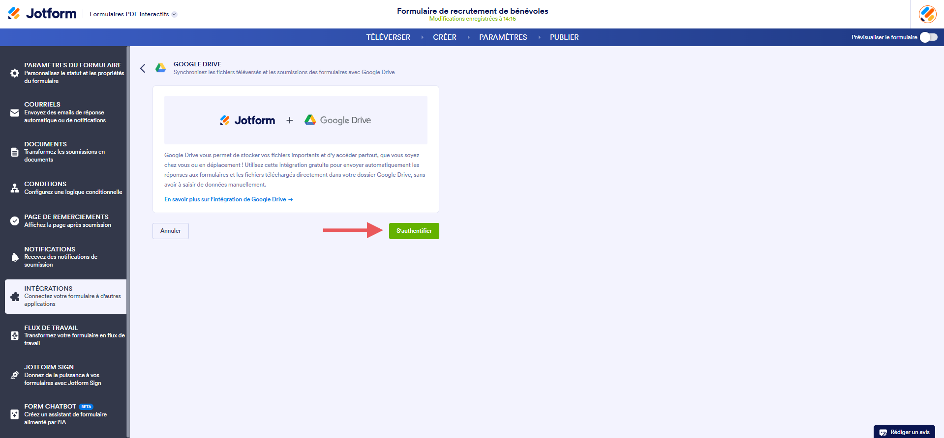 Capture d'écran de la page Google Drive dans le Générateur de formulaires PDF interactifs Jotform avec une flèche vers le bouton S'authentifier