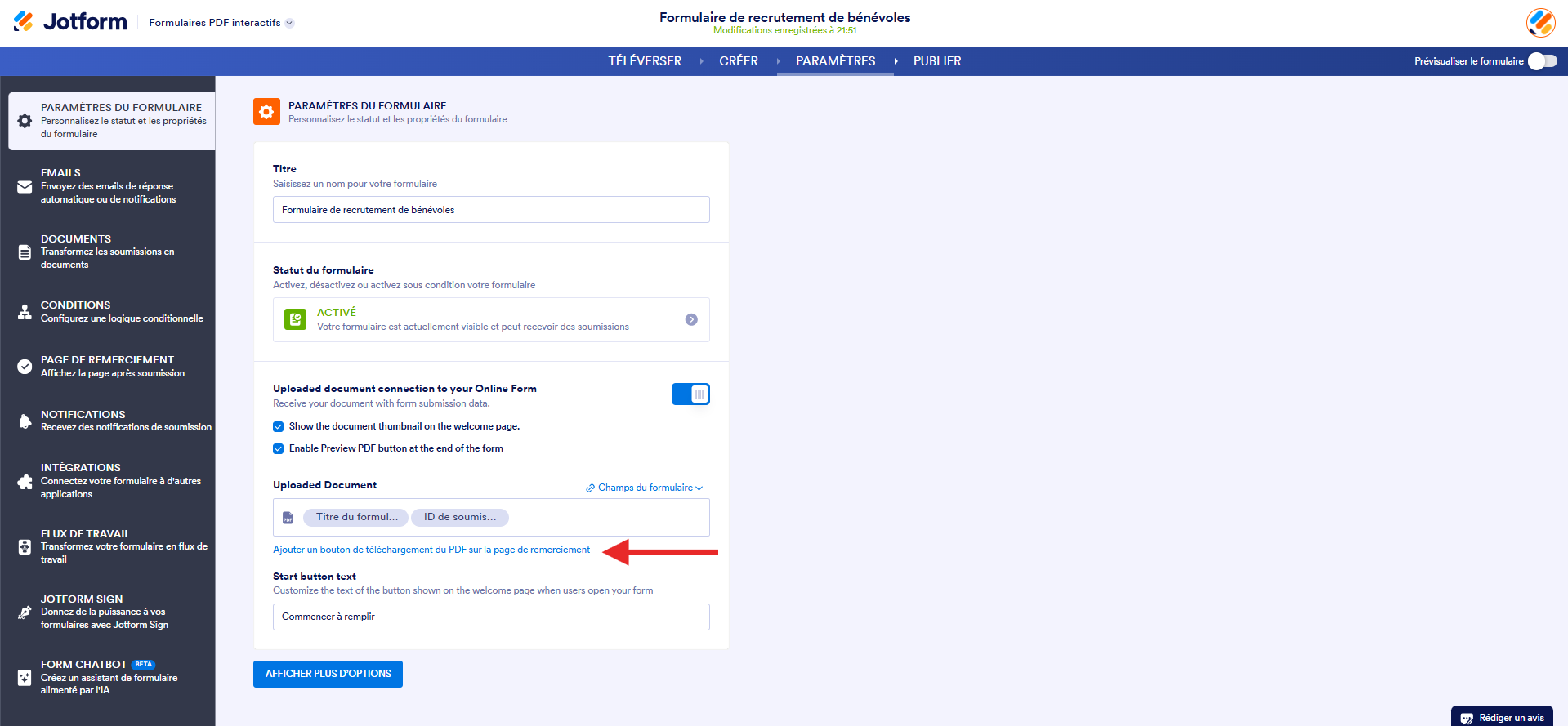Capture d'écran de la page Paramètres du formulaire dans le Générateur de formulaires PDF interactifs Jotform avec une flèche pointant vers le bouton Ajouter un bouton de téléchargement du PDF sur la page de remerciement