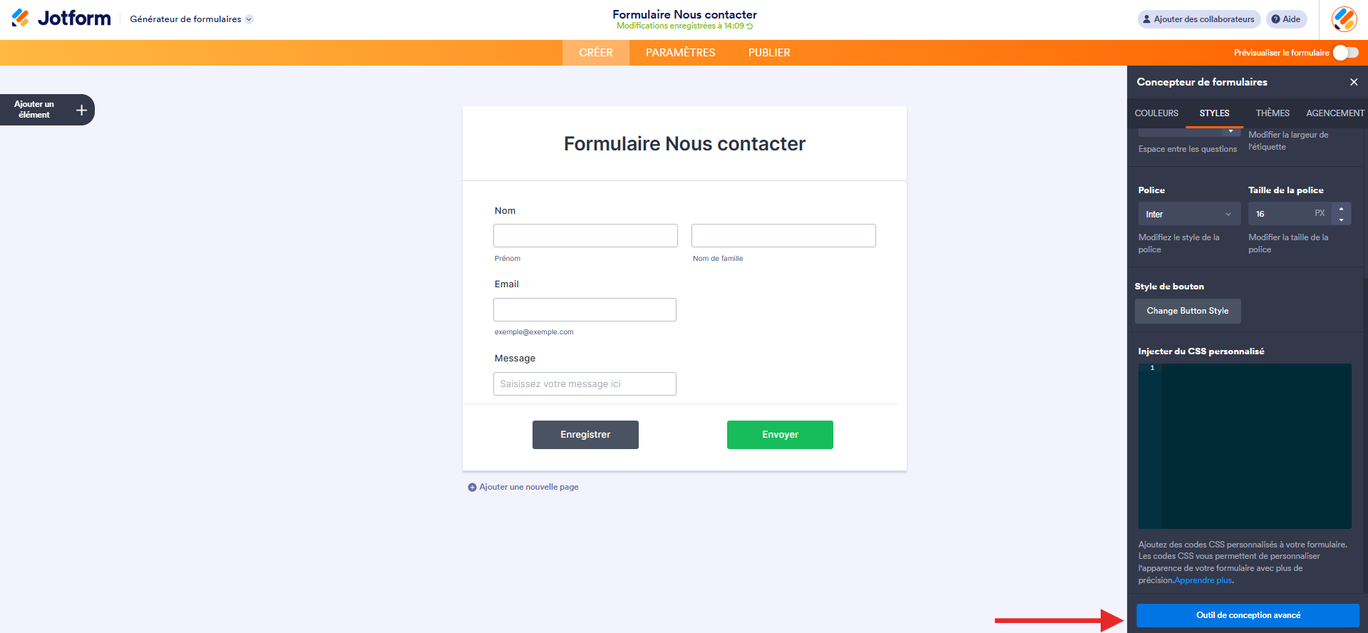 Capture d'écran d'un formulaire Nous contacter dans le Générateur de formulaires Jotform avec une flèche vers le bouton Outil de conception avancé dans l'onglet Styles du volet Concepteur de formulaires