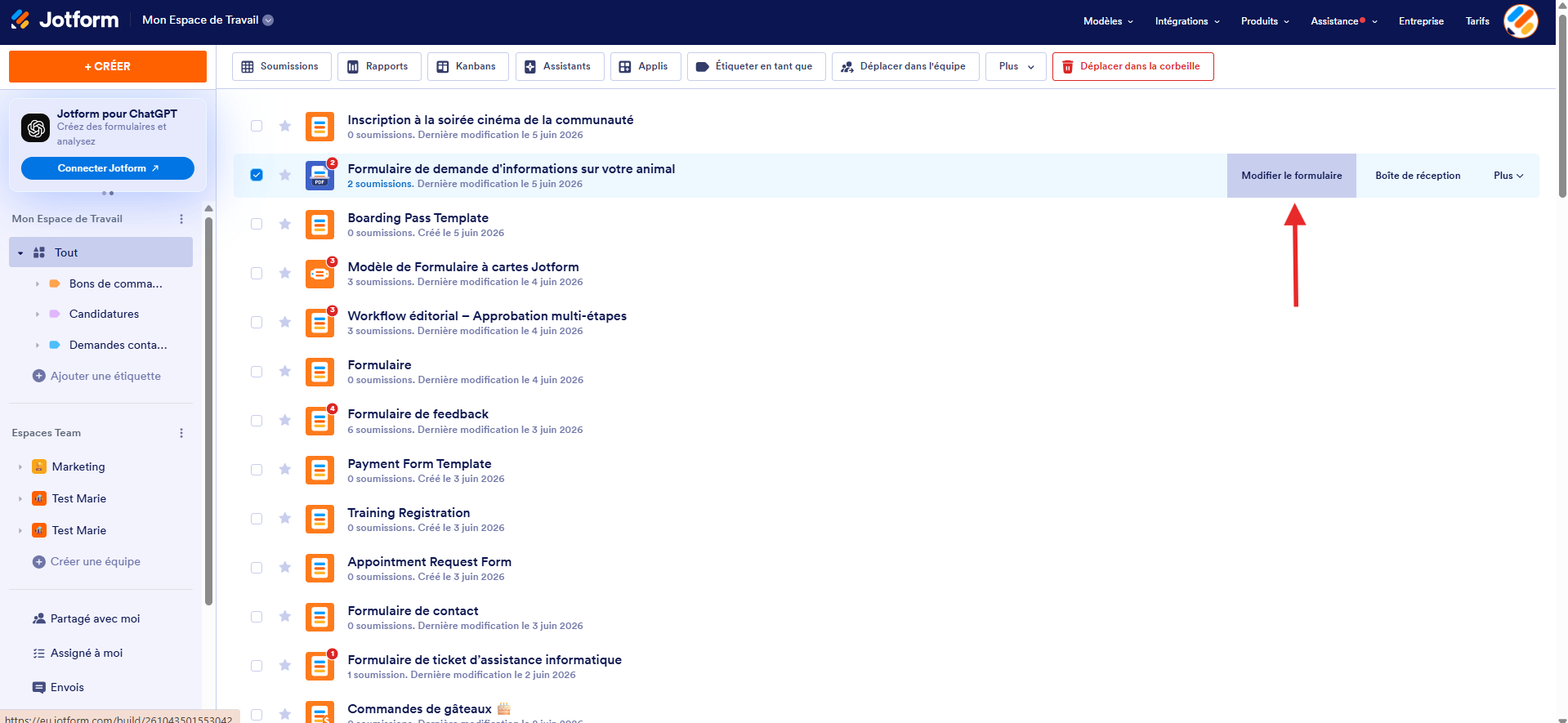 Capture d'écran de la page Mon Espace de Travail dans le Générateur de formulaires Jotform avec la liste des formulaires, un formulaire sélectionné et une flèche vers Modifier le formulaire