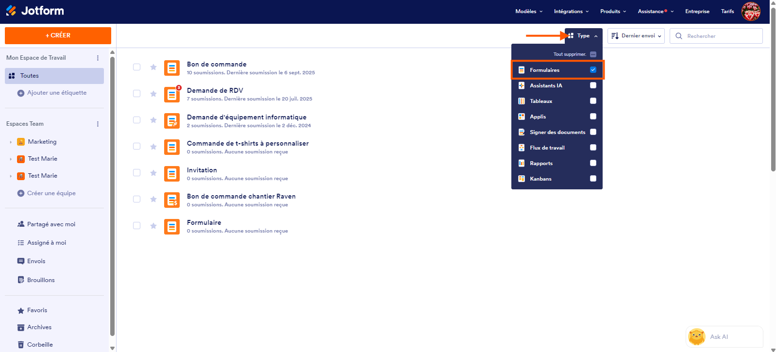 Capture d'écran de la page Mon Espace de Travail du Générateur de formulaires Jotform avec une flèche pointant vers le bouton Type en haut, le menu ouvert, toutes les options de ressources décochées sauf Formulaires qui est encadré