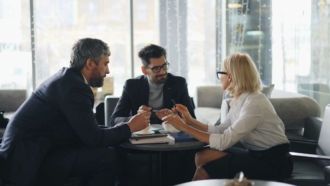 Outreach vs Salesloft: 2025 comparison guide Outreach vs Salesloft: 2025 comparison guide