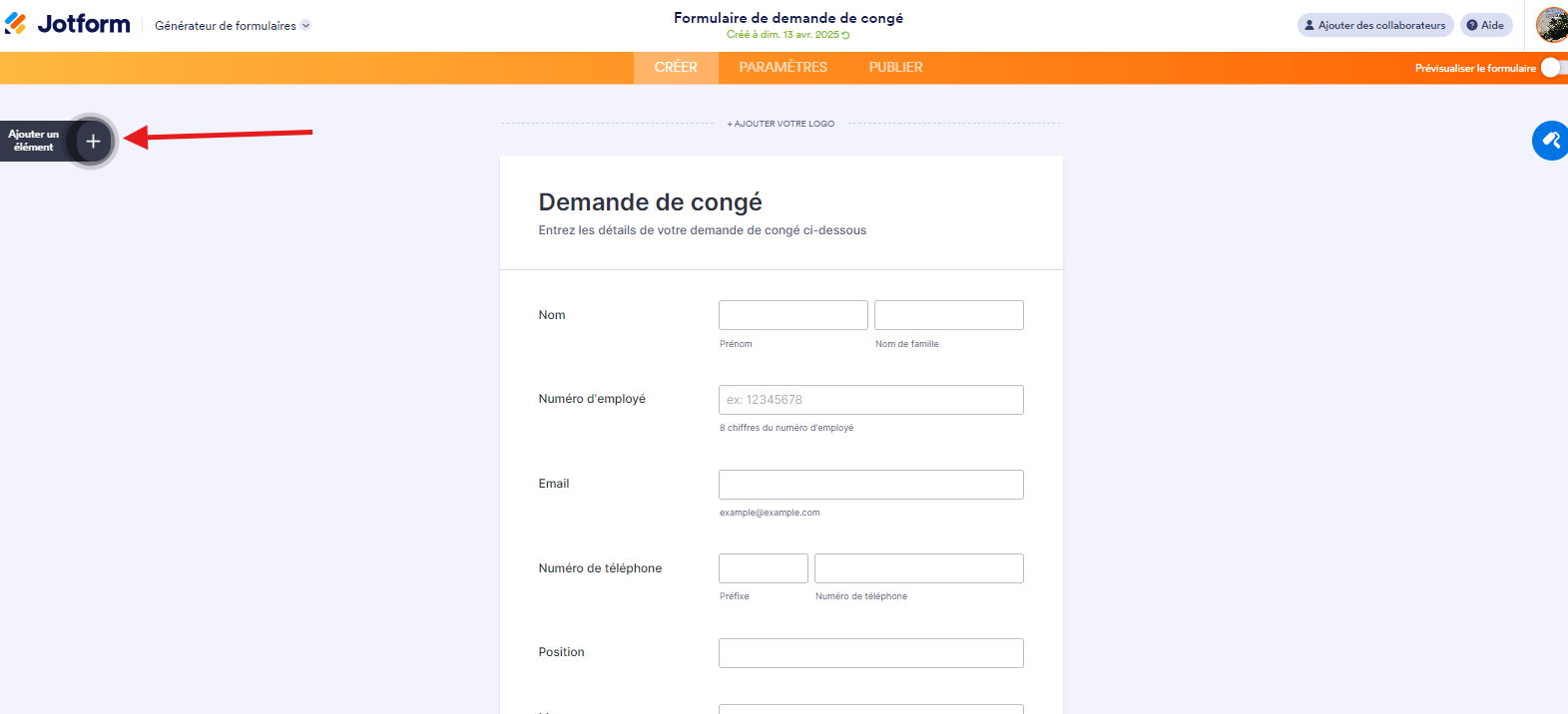Interface du Générateur de formulaires de Jotform avec une flèche pointant vers une icône d’engrenage sur la droite
