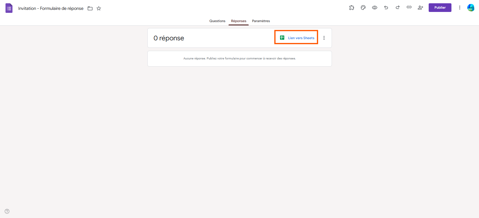 Capture d'écran de l'onglet Réponses dans Google Forms avec un encadré autour de Lien vers Sheets