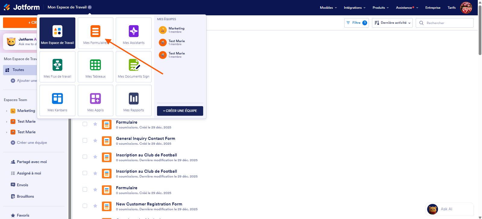 Capture d'écran de l'interface Mon Espace de Travail dans le Générateur de formulaires Jotform avec une flèche pointant vers Mes Formulaires dans le sélecteur de produit