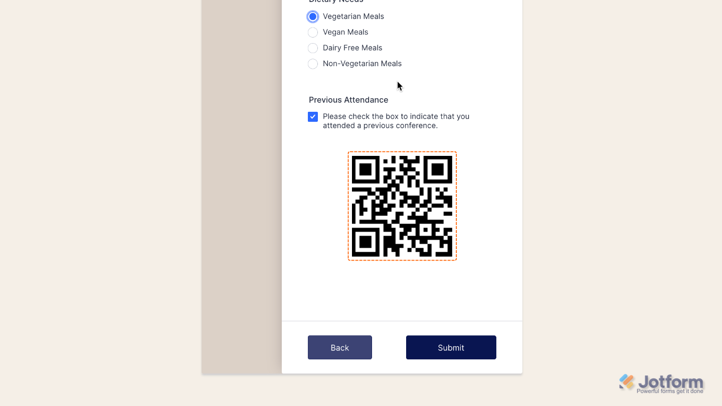 Dynamic QR Code widget preview showing automatic QR code creation based on a specific form field