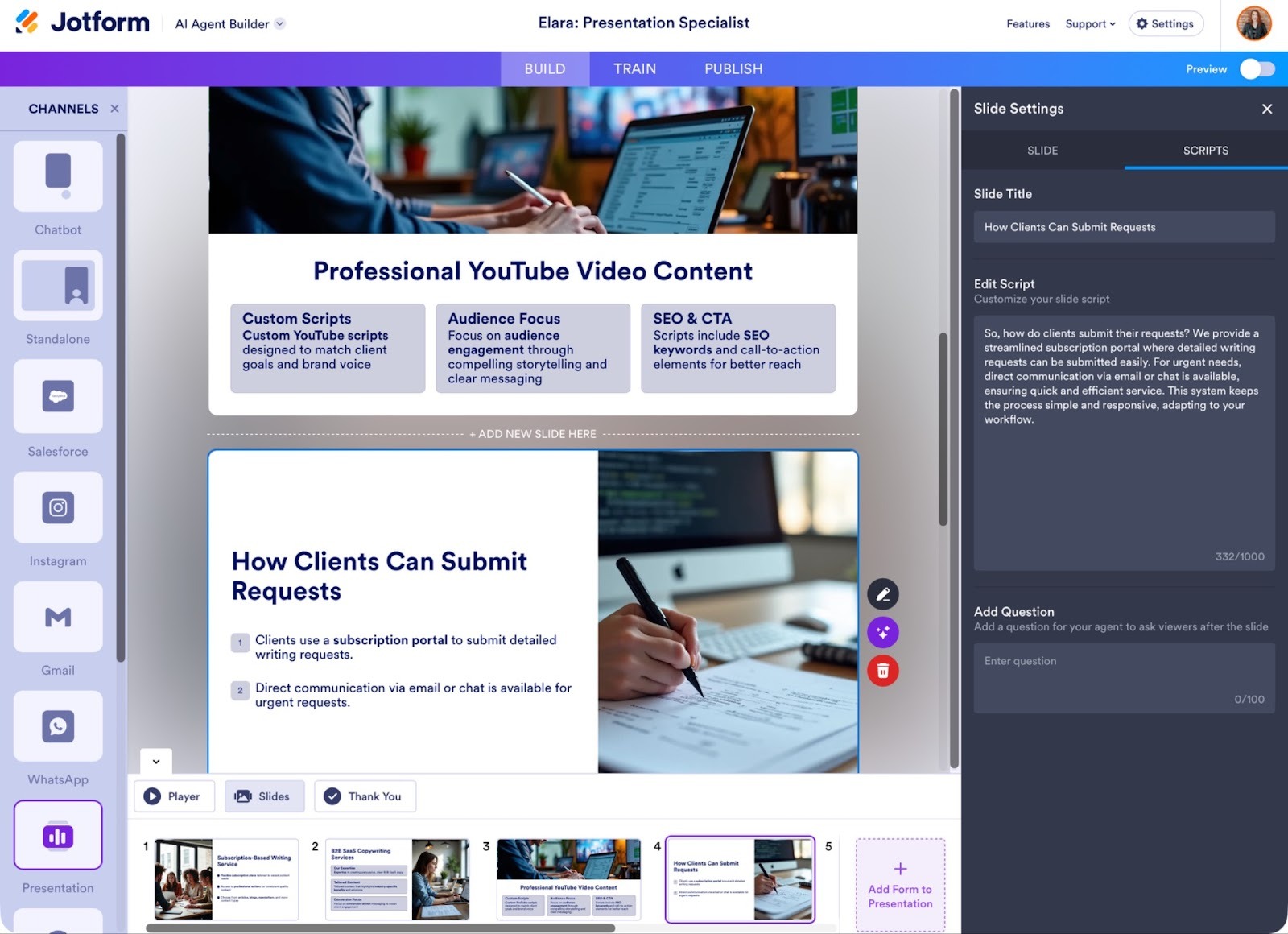 Interfaz del Agente de Presentación de IA de Jotform mostrando un creador de presentaciones interactivas con diapositivas, panel de navegación y asistente de chat de IA para guiar a los espectadores