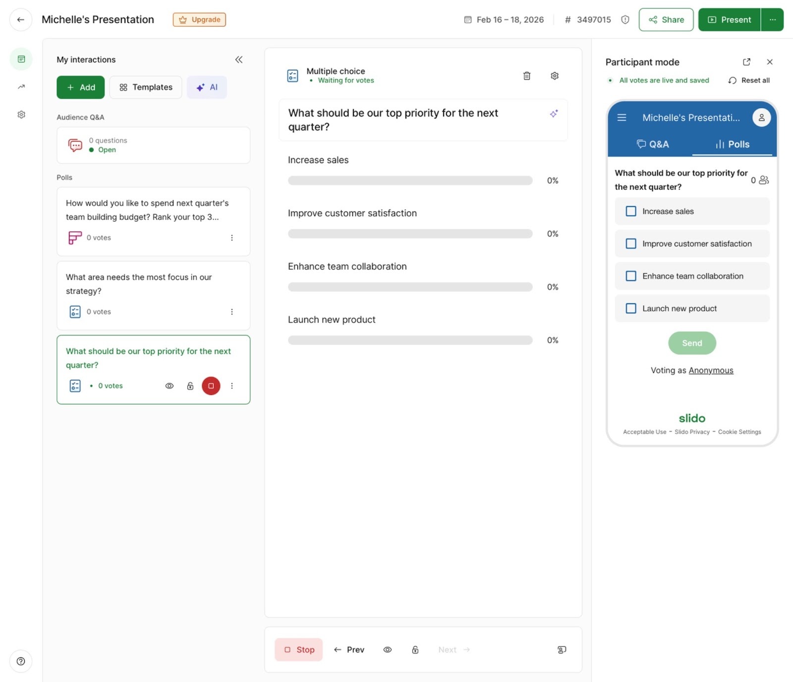 Interfaz de presentación de Slido mostrando encuestas en vivo, preguntas de la audiencia y herramientas de interacción de participantes integradas con una presentación de diapositivas