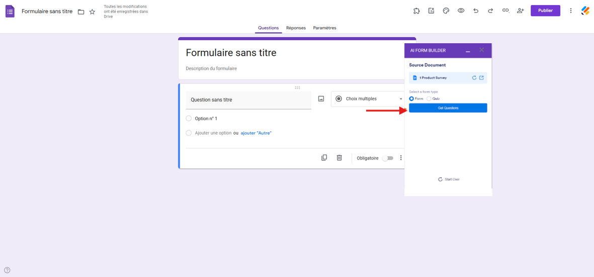 Capture d'écran du module complémentaire AI Form Builder  avec une flèche vers le bouton Obtenir les questions